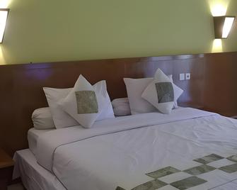 Grand Desa Resort - Cikakak - Habitación