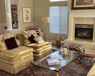 Beautiful Home Walking Distance St Helena and Meadowood resort privileges. - Saint Helena - Obývací pokoj