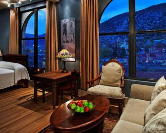 The Hotel Denver - Glenwood Springs - Living room