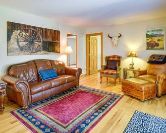 Dog-Friendly Red Lodge Home with On-Site Pond! - Red Lodge - Living room