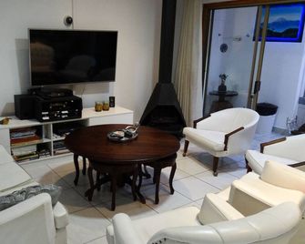 Sleepers Villa Guesthouse - Pietersburg - Salon