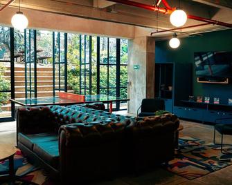 Viajero Medellin Hostel - Medellín - Olohuone