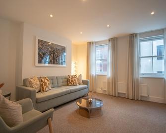 2 Bedroom Apartments in Covent Garden Sleeps 6 - London - Living room