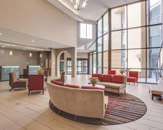 Comfort Inn and Suites Verona at Turning Stone Resort Casino - Verona - Lobby