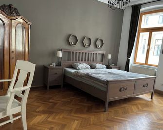 Modern apartment with large balcony 110m² / free garage - Wien - Soverom