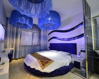 Home Inn Baiyun Hotel (Nanyang Station) - نانيانغ - غرفة نوم