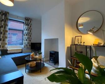 Pillow Properties - Barnsley Centre - Barnsley - Living room