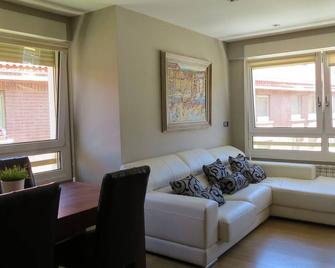 Front Line With Sea Views Garage + Free Wifi - Zarautz - Wohnzimmer