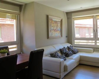 Front Line With Sea Views Garage + Free Wifi - Zarautz - غرفة معيشة