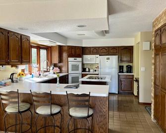 Spacious Rainy Lake accommodation. Beautiful views of Voyageurs National Park. - International Falls - Cozinha