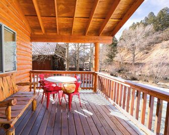 Tenderfoot Provisions - Red River - Balkon