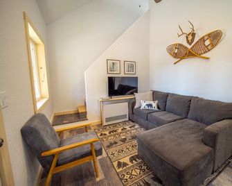 Cozy retreat near Kenai Rvr-2Q&1F bed-w/loft #2 - Soldotna - Sala de estar