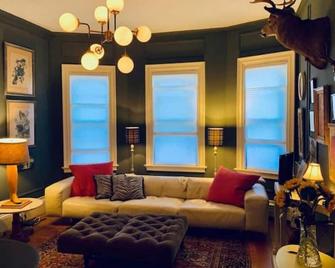 Downtown Designer Digs - Burlington - Sala de estar