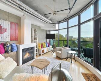 Harbourview Executive Condo - Victoria - Living room