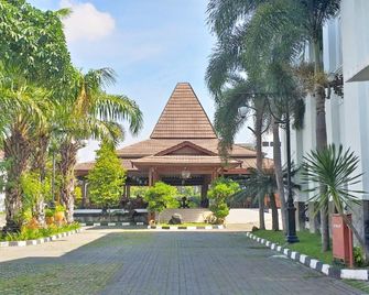 Azhima Resort And Convention - Surakarta City - Edificio