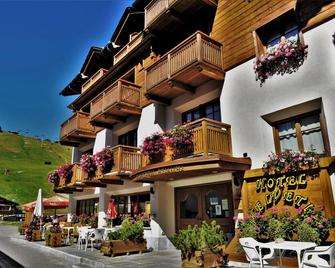 Hotel Helvetia - Livigno - Building