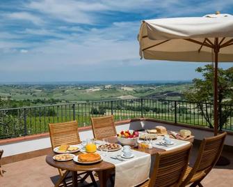 I Rondoni B&B - San Clemente - Balcón