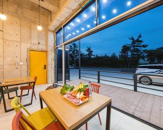 Gangneung Good day Poolvilla - Gangneung - Balcony
