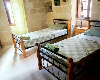 Ta Majsi farmhouse with indoor heated pool - 聖勞倫斯 - 臥室