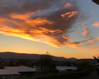 Iceland Sjf Villa, Hot Tub & Outdoor Sauna Amazing Mountains And City View Over Reykjavík - Kopavogur - Outdoor view