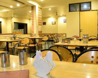 Hotel Rajmahal - נשיק - מסעדה