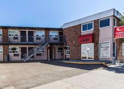 Econo Lodge Inn & Suites - Драмхеллер - Здание