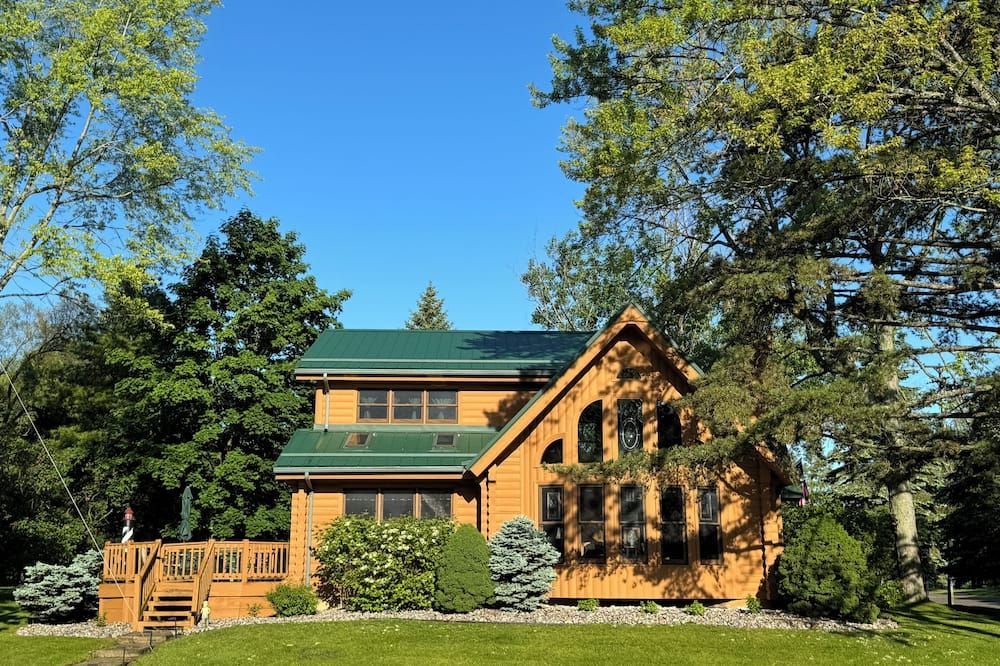 Beautiful Beachfront Custom Log Cabin on Lake Huron - Oscoda - Building
