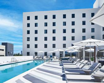 AC Hotel by Marriott Miami Aventura - Aventura - Piscine