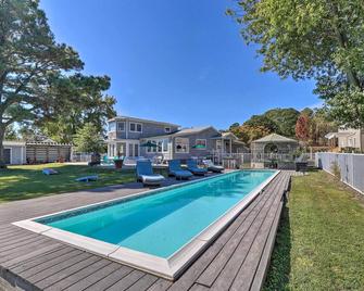 Grasonville Home w/ Private Pool on the Water - Grasonville