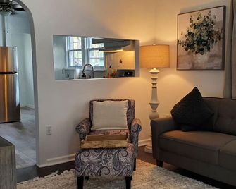 Newly Renovated Private Home Johnstown - Johnstown - Huiskamer