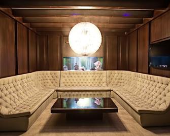 مكسيم باشا هوتل - تشيسيناو - ردهة