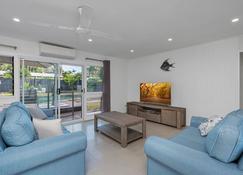 Endeavour Holiday House Clifton Beach - Clifton Beach - Living room