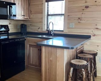 Tiny Cabin #4 by Windham NY Escape 'Cabin Comfort' - Hensonville - Cocina