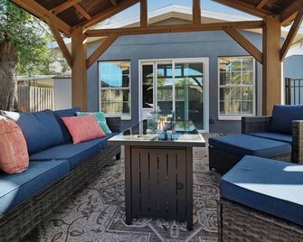 Palm Tree Paradise Tampa Pool Home - Tampa - Patio