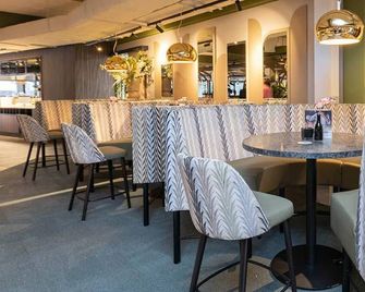 Relaxing Stay with Private Balcony & Garden Views Near Giethoorn - Marknesse - Restaurant