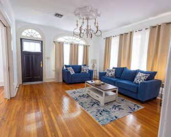Beautiful & Spacious Apartment in Uptown with Wi-Fi, AC, Hulu - Nueva Orleans - Sala de estar