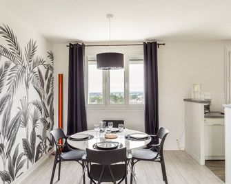 Blanche de Castille- Rond point de Paris - Nantes - Dining room