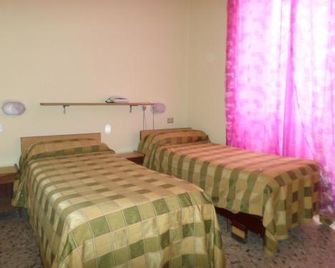 Hotel Aurora - לה ספציה - חדר שינה