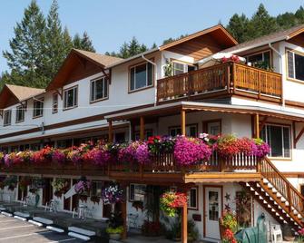 Gateway Motel - Radium Hot Springs - Building