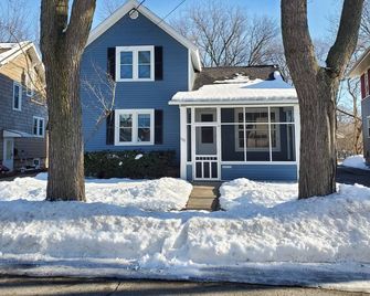 Relax On The Ravine - - Appleton - Building