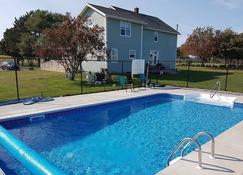 Dreamweavers Cottages and Vacation Homes - Rusticoville - Pool