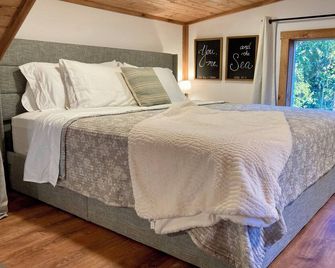 Private Kenai cabin near ocean/airport/fishing - Kenai - Bedroom
