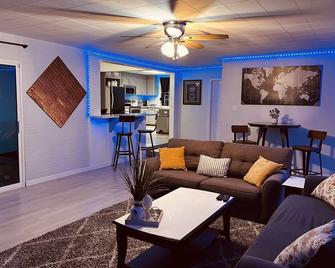 Spacious 3bedroom: 70 Inch 4k Led Tv, Outdoor Firepit - Citrus Heights - Sala de estar