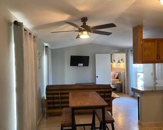 Olancha RV Park and Motel - Olancha - Yemek odası