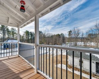 1 Mi to Cranmore Mountain Charming Conway Apt! - North Conway - Balcon