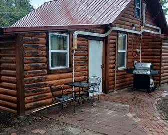 Fun Cabin in the Woods - Longdale - Patio
