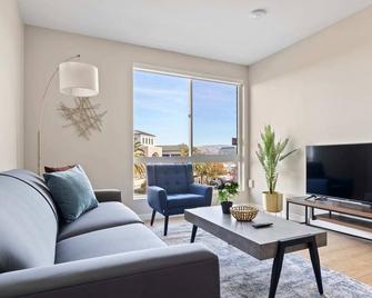 Kasa | Steps to Local Dining | Santa Clara - Santa Clara - Living room
