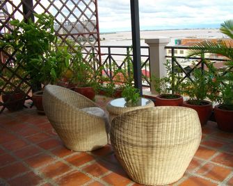 Lux Riverside Hotel & Apartment - Phnom Penh - Balkon