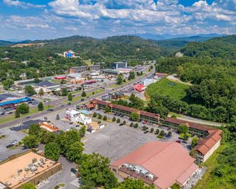 Days Inn By Wyndham Pigeon Forge South - Pigeon Forge - Outdoors view