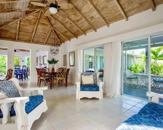 Poponi House 2 Bedroom Home - North Palmetto Point - Sala de estar